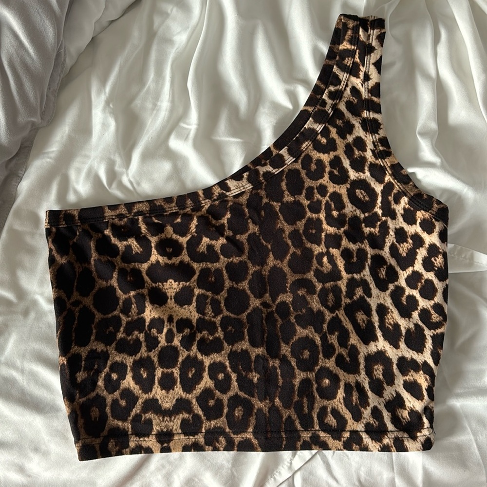 Medium leopard SHEIN crop